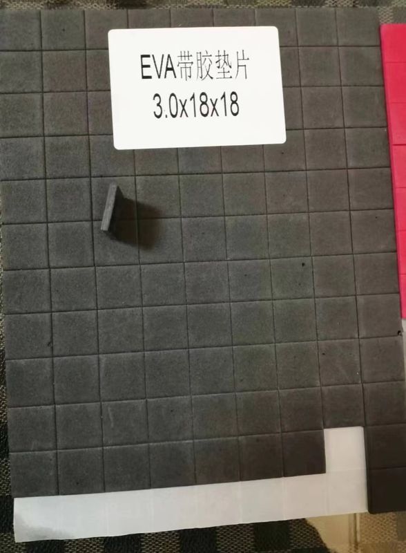 Kwadratowe samodzielnie klepiące korkowe podkładki samoprzylepne trwałe z gładkim wykończeniem